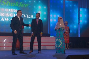 Kemesraan Beliau Yang Sentiasa Membuat Orang lain Senang