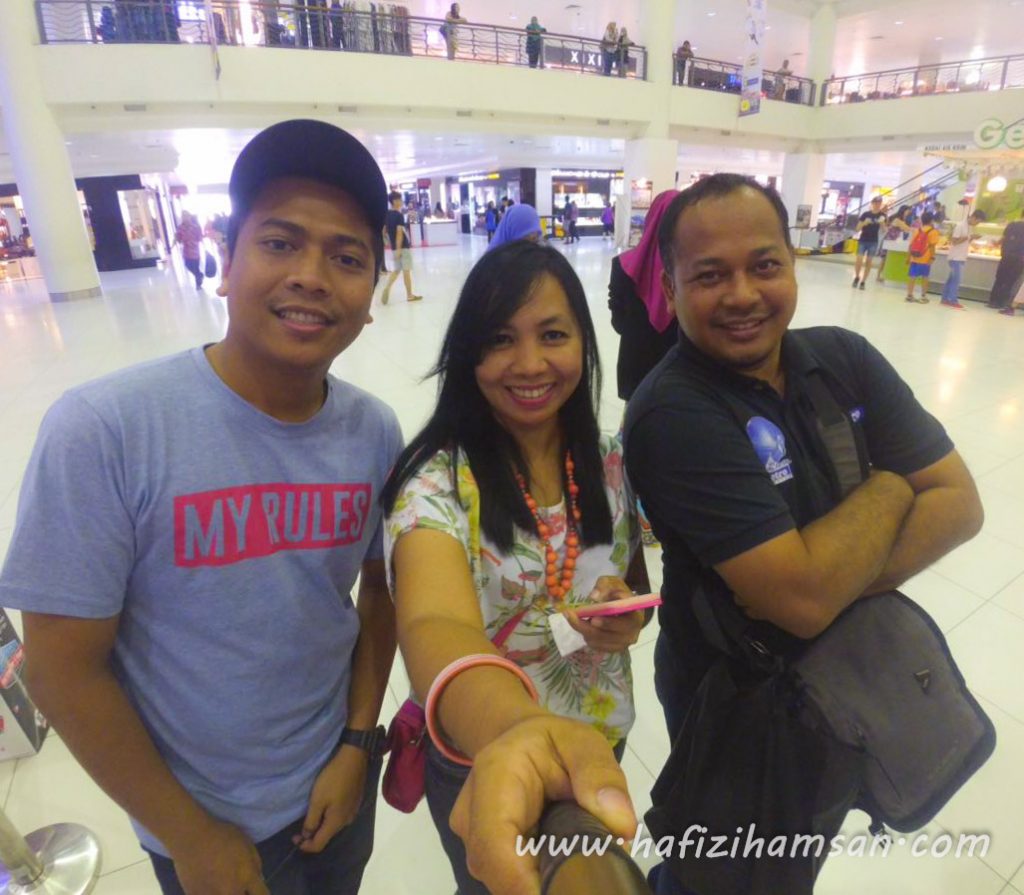 Bersama blogger julia dan Abam Harian metro.