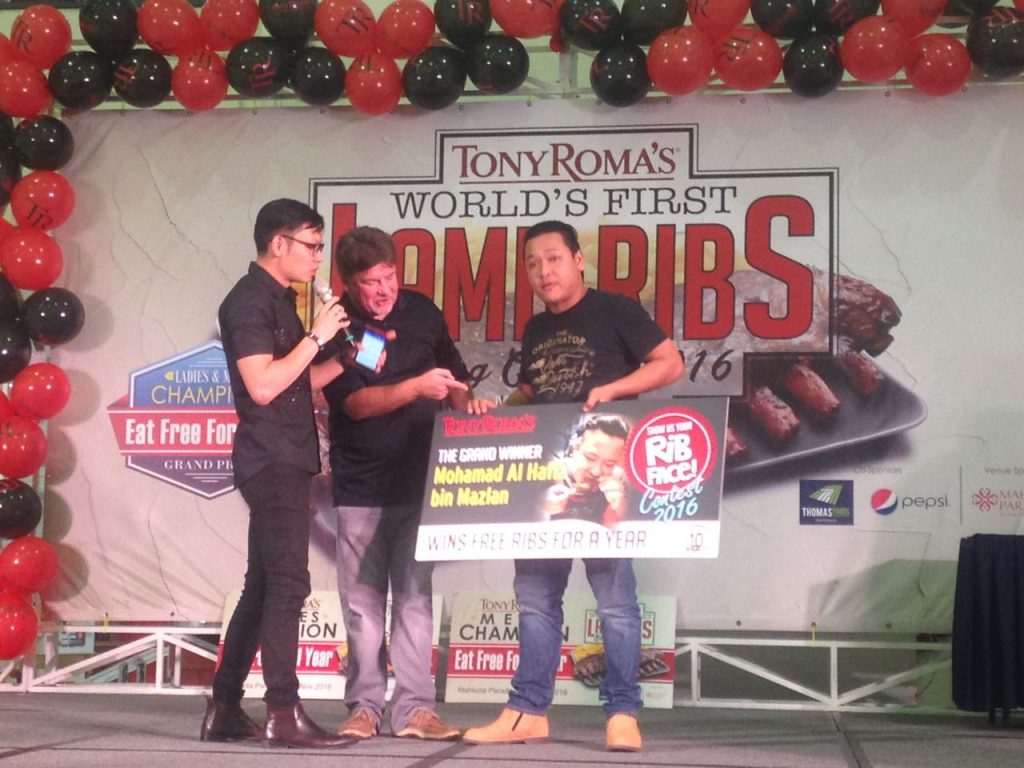 tony-romas-3